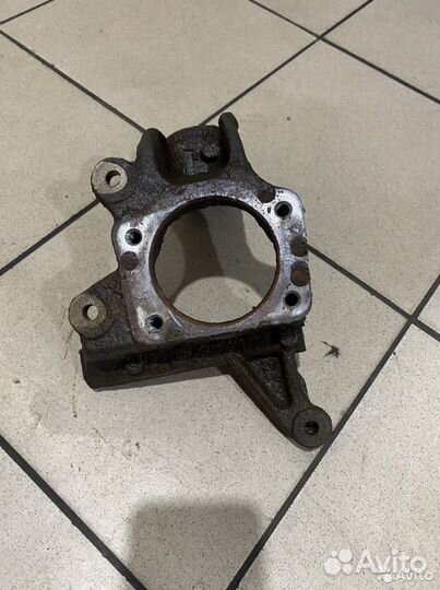 Поворотный кулак задний правый Ford Mondeo 3