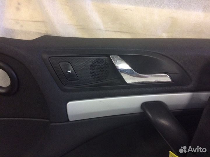 Обшивка двери правой передней/задней Skoda Octavia