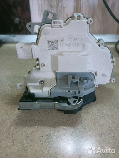 Замок двери задней левой touareg 3 cr7 original