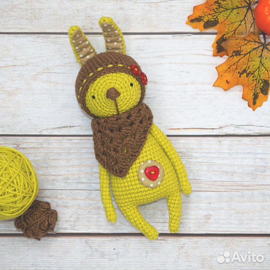 Зайчонок вязаный ручной работы, символ 2023 года