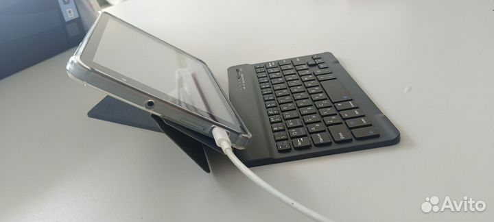 Планшет с клавиатурой и стилусом