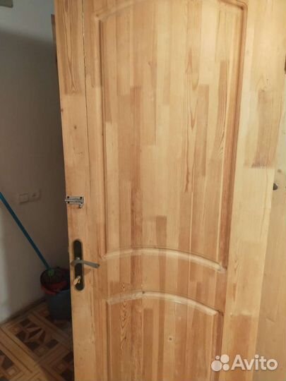 Дверь входная деревянная