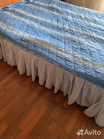 Покрывало с рюшами на кровать