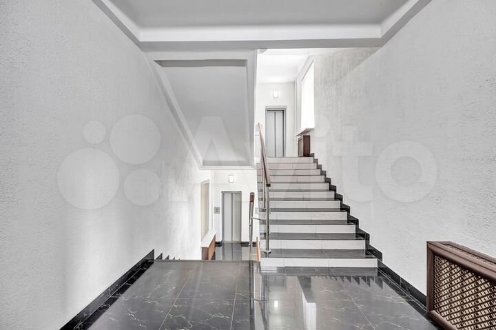 Презентабельно здание класса В+, 2042 м²