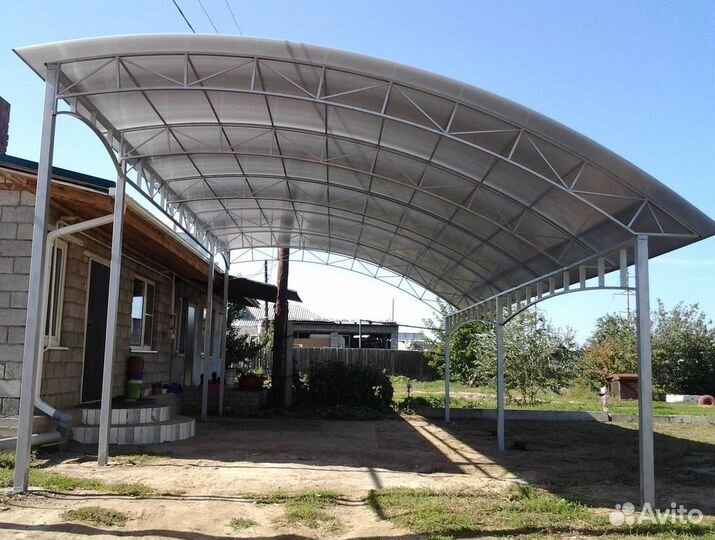 Металлический навес для машины