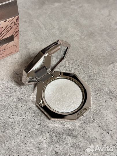 Fenty Beauty Diamond Bomb 2.8g How many Carats