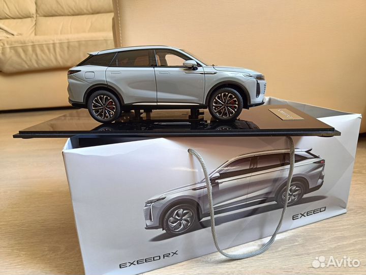 Модель автомобиля Exeed RX 1:18