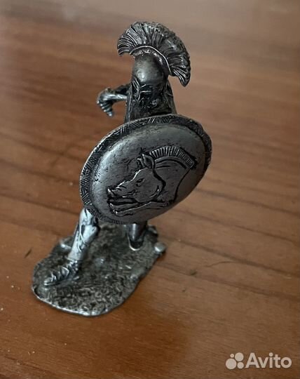 Металлическая фигурка