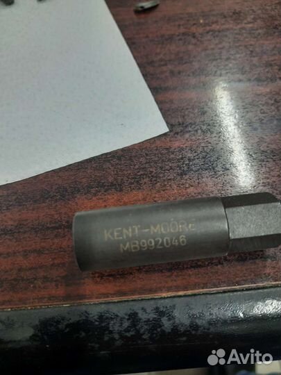 Головка для регулировки клапанов