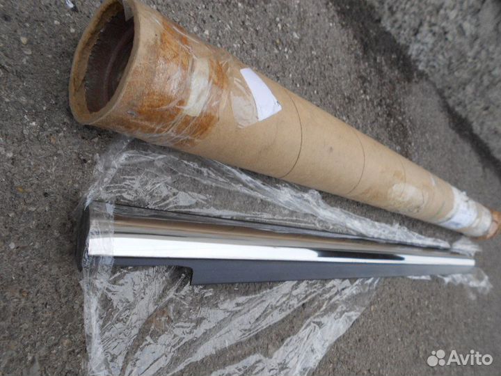 Cadillac SRX Молдинг стекла передней левой двери