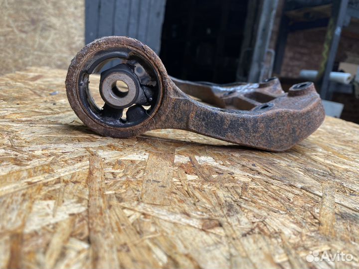 Опора крепление редуктора mazda cx7 2007