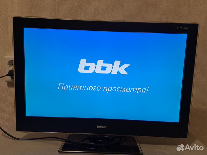 Телевизор ЖК со встроеным DVD- плеером