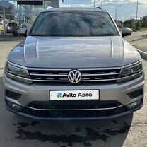 Volkswagen Tiguan 2.0 AMT, 2018, 107 000 км, с пробегом, цена 2 945 000 руб.