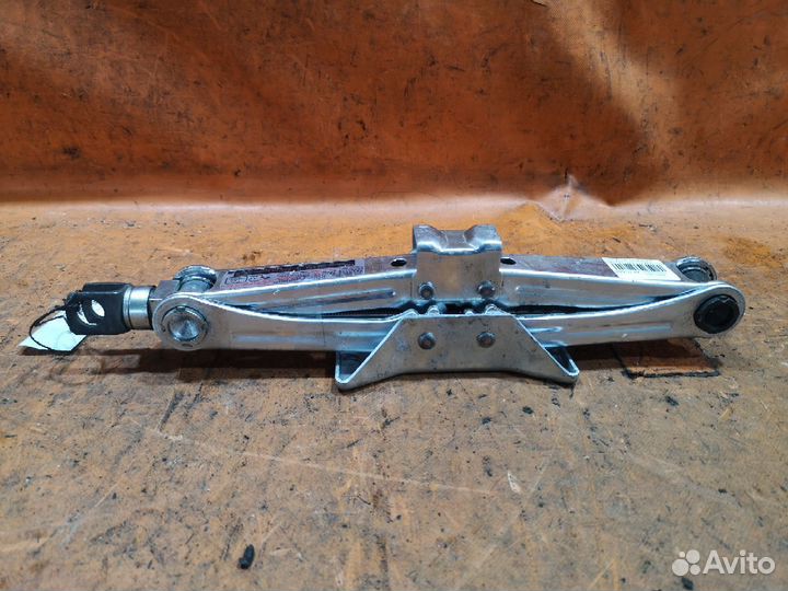 Домкрат Toyota Allex NZE121