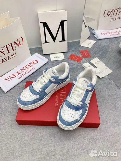 Кроссовки женские valentino