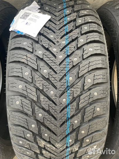 Nokian Tyres Hakkapeliitta 10 245/45 R20