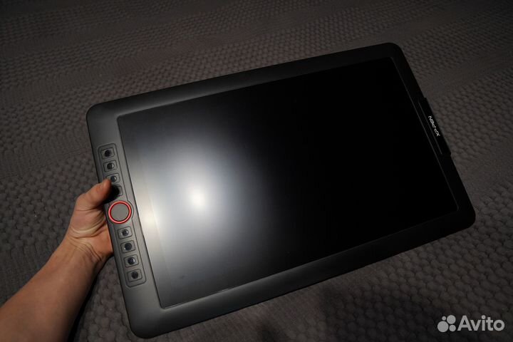 Графический дисплей Artist 15.6 Pro