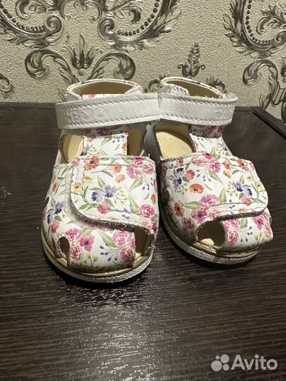 Сандалии для девочки