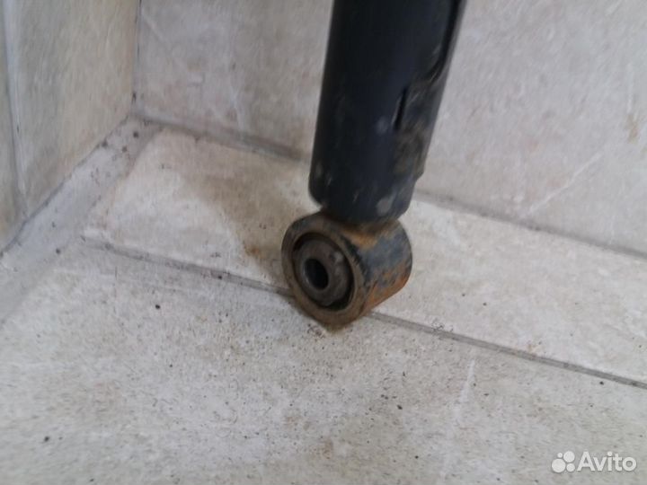 Амортизатор передний левый Toyota Mark X DBA-GRX12