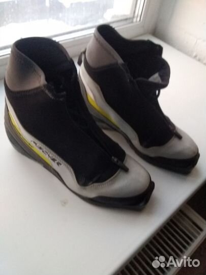 Продам ботинки для беговых лыж Fischer