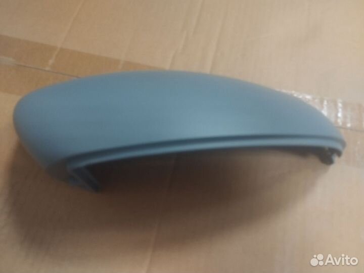 Крышка правого зеркала Skoda Fabia 2