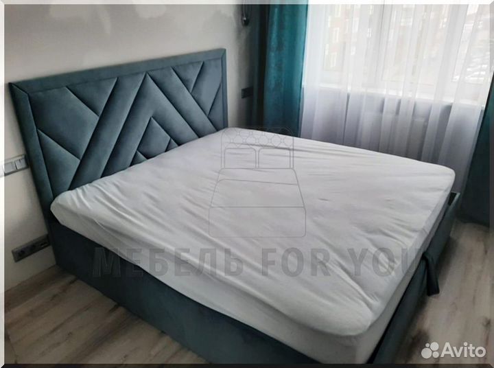 Кровать с мягким изголовьем