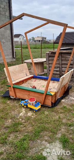 Детская песочница с крышкой