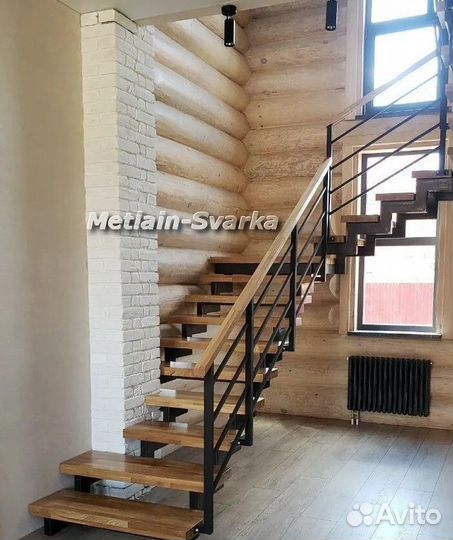 Лестница металлическая в дом на косоурах № 462