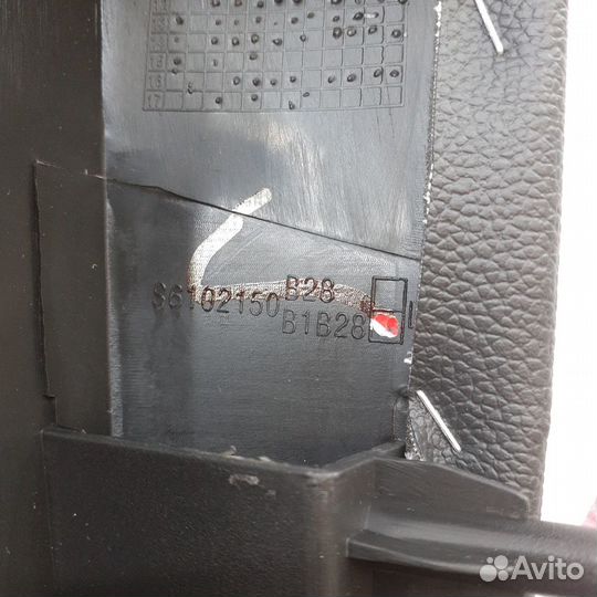 Накладка подлокотника передней левой двери кожа,кр