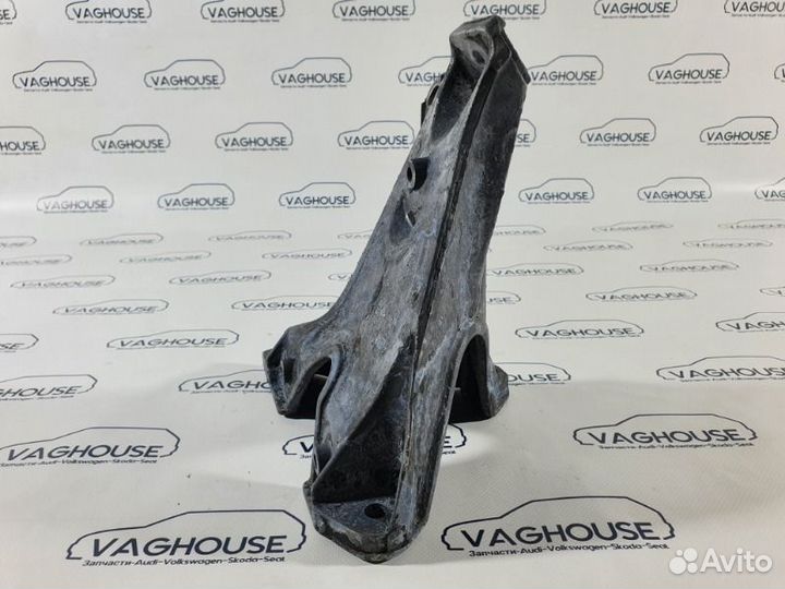 Кронштейн двигателя правый Audi A4 B6 8E 1.9 2003