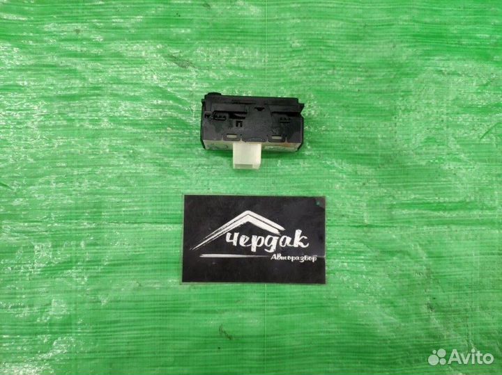 Кнопка стеклоподъемника Jeep Patriot