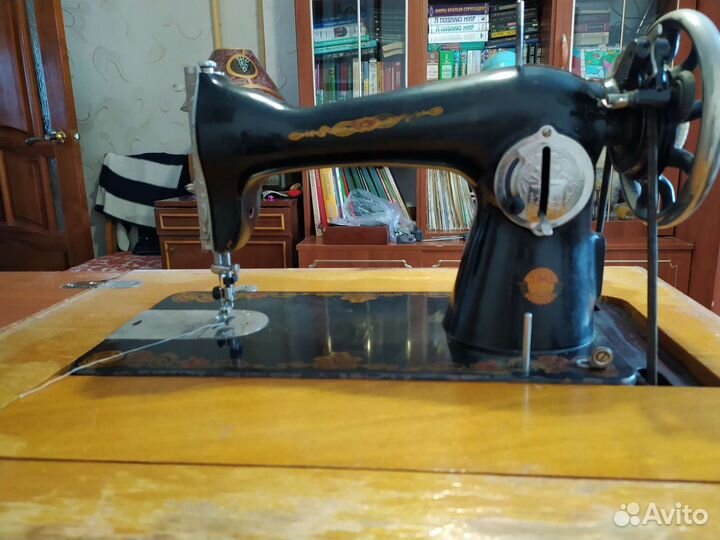 Швейная машинка ножная