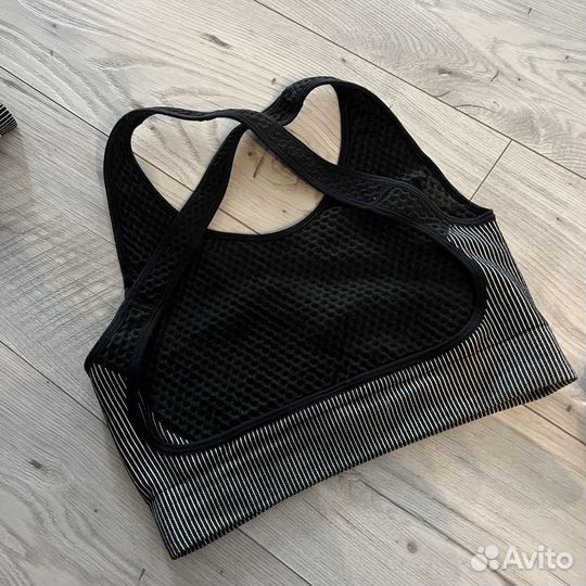 Спортивный костюм для фитнеса с лосинами бесшовный