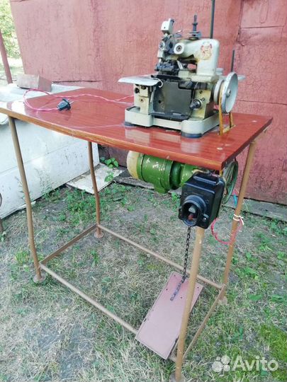 Промышленный оверлок 51 класса (на 4 нитки)