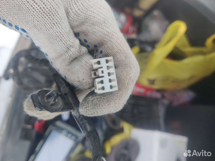 Коннекторы и фишки от проводки правой двери