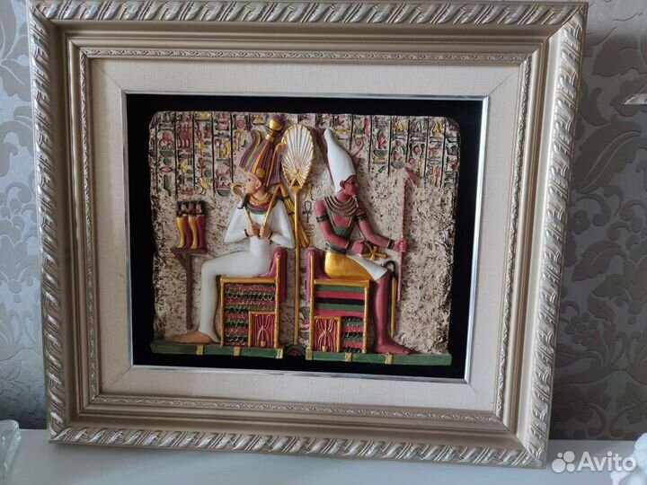 Картина с барельефом в египетском стиле