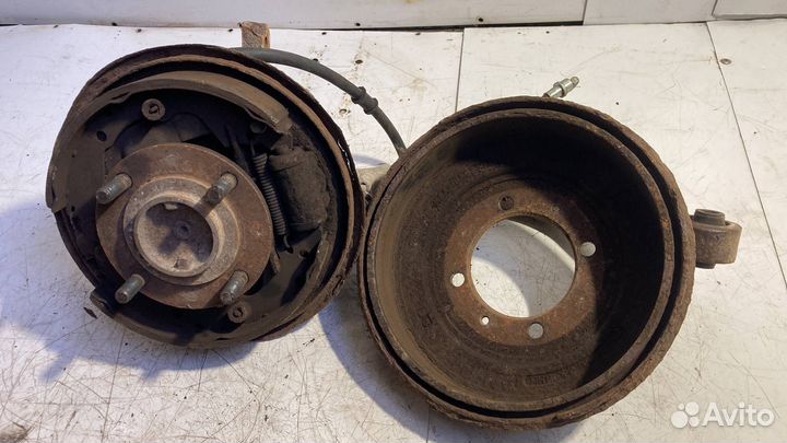 Кулак задний правый Mitsubishi Galant 7 1993