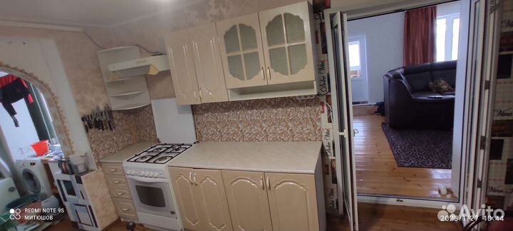 Кухонный гарнитур с вытяжкой