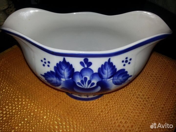 Конфетница Гжель. Ручная роспись. 10х20 см