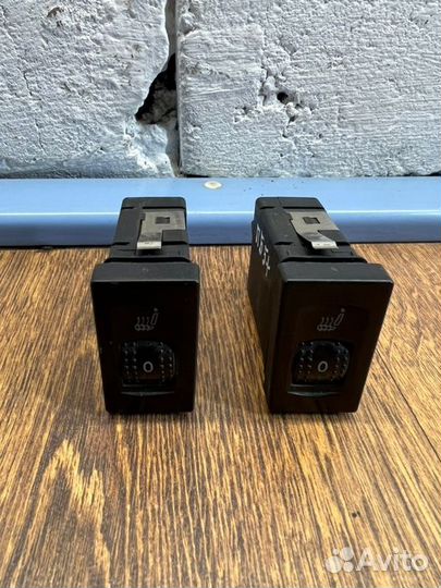 Кнопка обогрева сидений Volkswagen Passat B5+