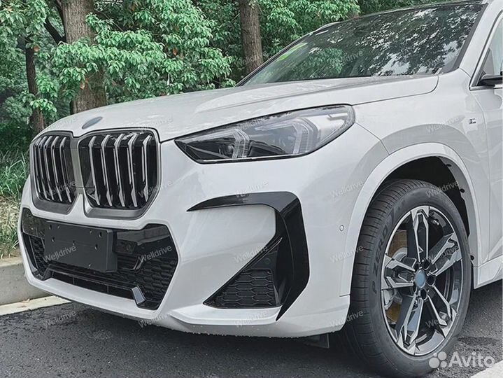 Клыки BMW X1 U11 M Sport на передний бампер черные