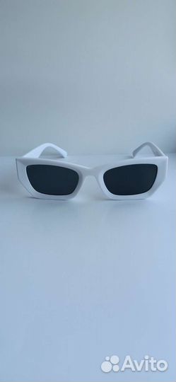 Очки солнцезащитные MİU MİU