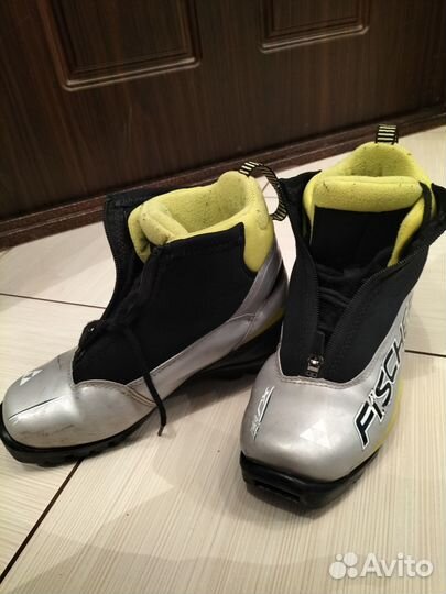 Продаю Лыжи и ботинки