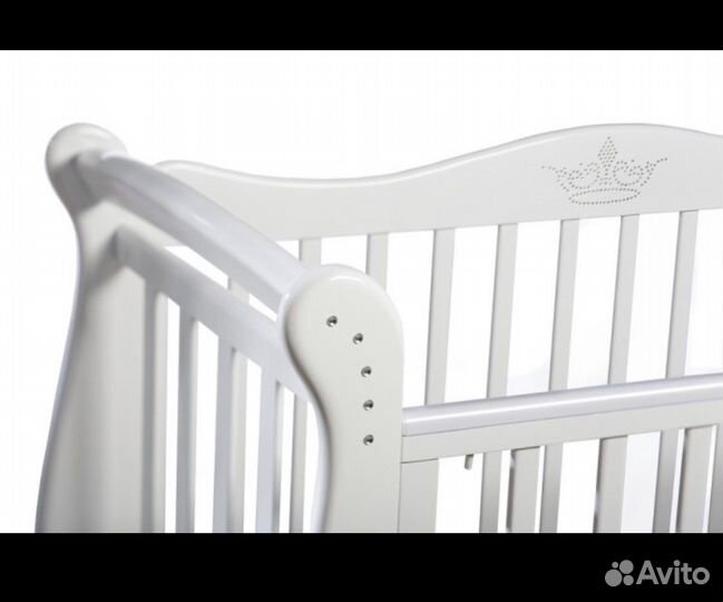 Кроватка с маятником детская