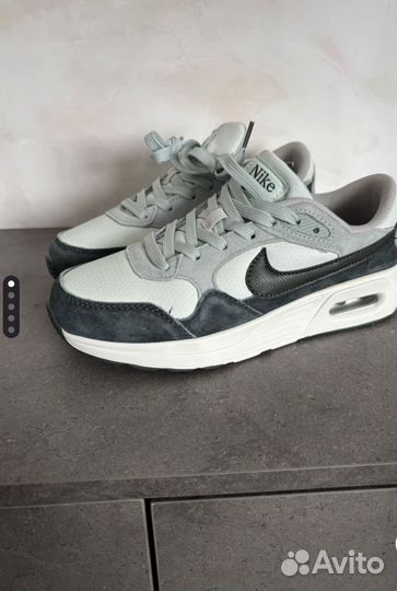 Кроссовки женские