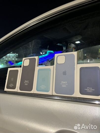 Чехол на iPhone 13