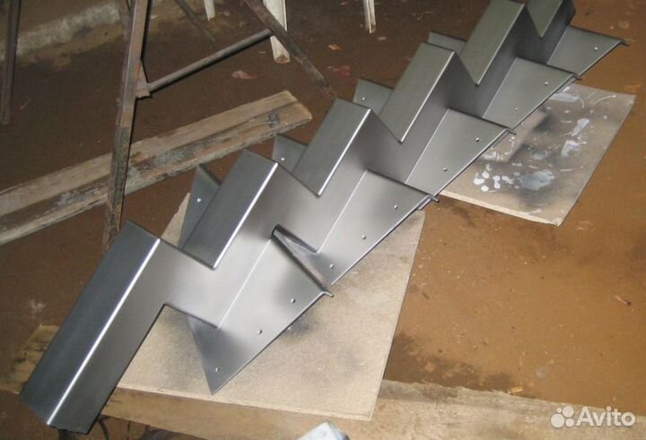 Металлокаркас Г-образной Лестницы в Коттедж