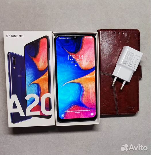 Samsung Galaxy A20, 3/32 ГБ
