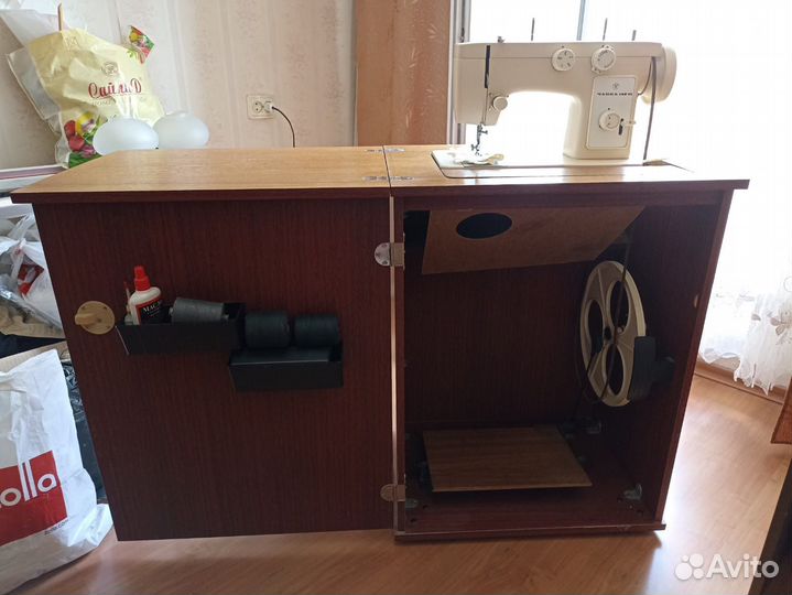 Швейная машинка Чайка 142-М (забронирована)