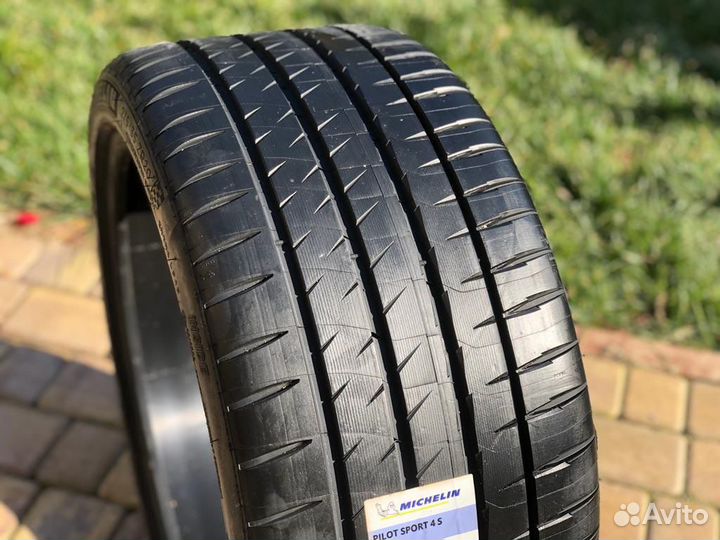 Michelin Pilot Sport 4 S 295/35 R21 и 315/30 R22 107Y